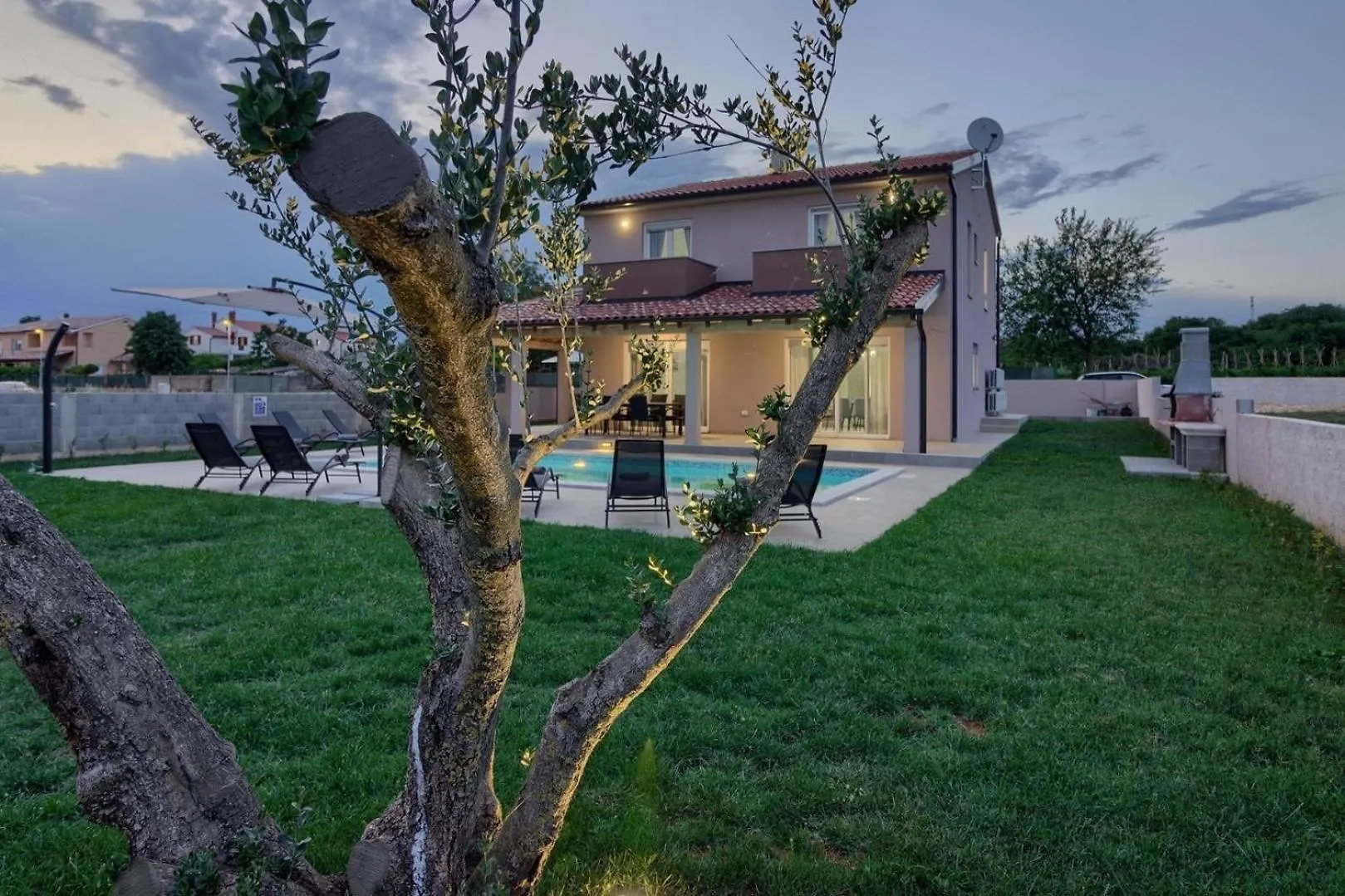 Ferienhaus Mit Privatpool Fuer 8 Personen Ca 178 Qm In Pula, Istrien Istrische Riviera 0*, Pula Croatia